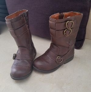 Carter's child size 10 brown boots with heart buck